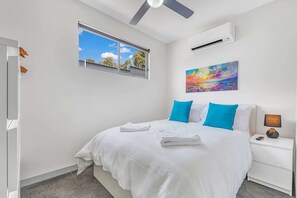 4 dormitorios, tabla de planchar con plancha, cuna de viaje y wifi