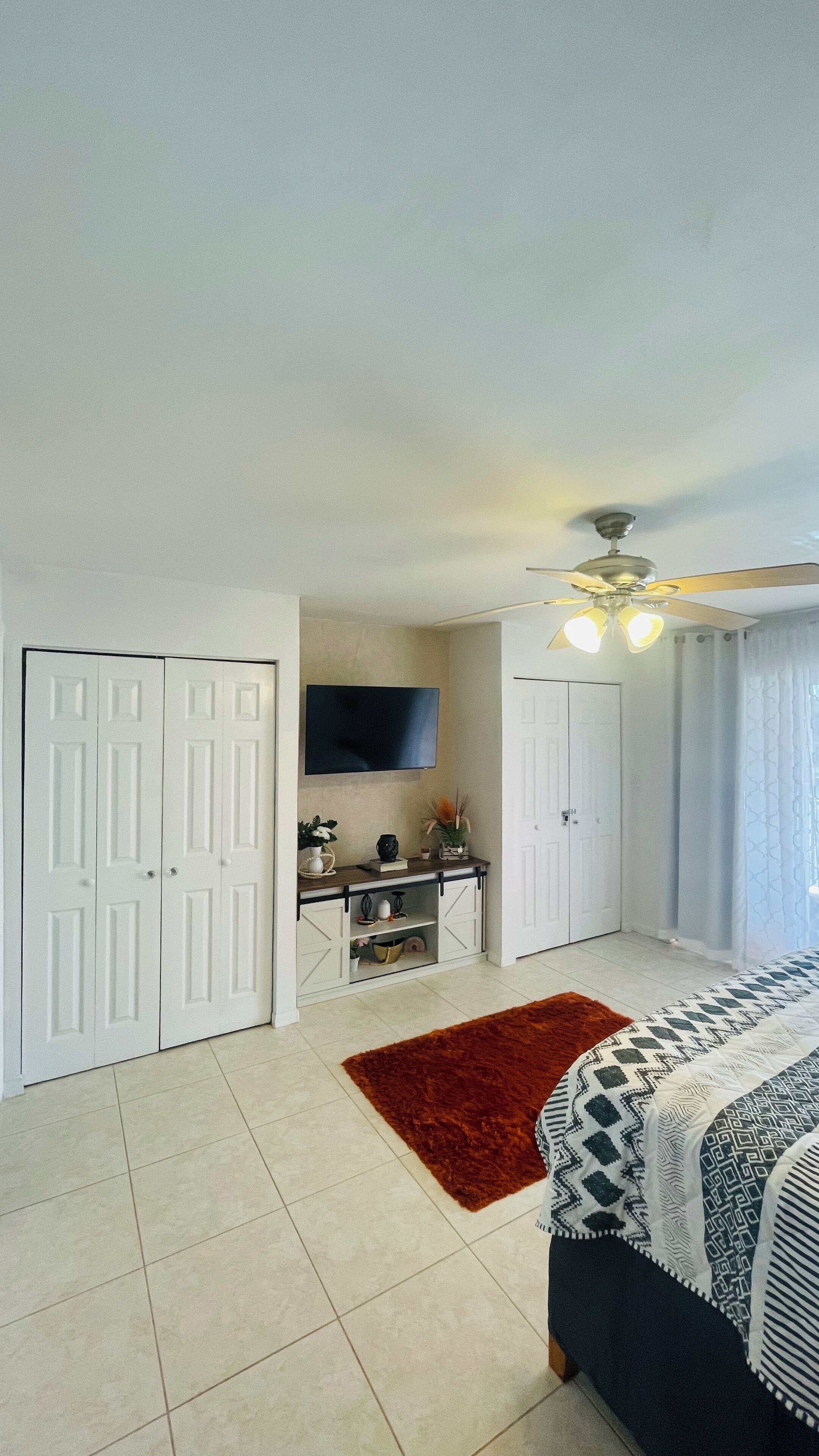 2 室のベッドルーム、アイロン / アイロン台、WiFi (無料)