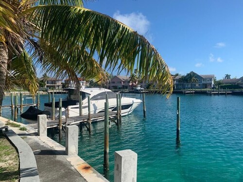 Entire Home - Relaxing Ocean View Condo