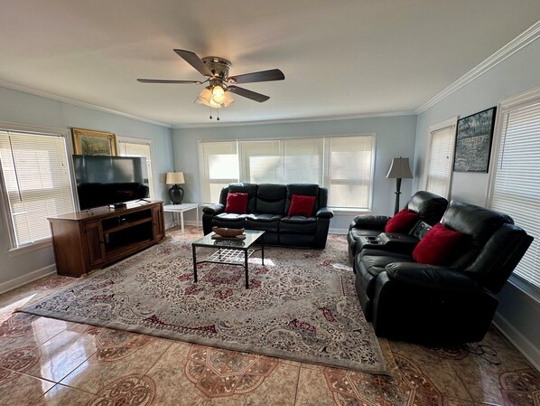 Una Smart TV, una chimenea