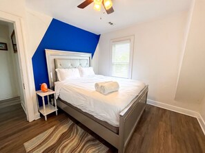 3 bedrooms, in-room safe, iron/ironing board, free WiFi