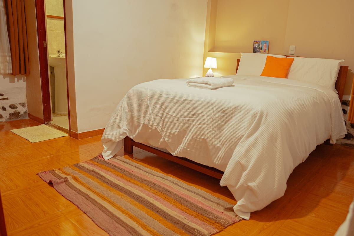 Down duvets, desk, laptop workspace, free WiFi