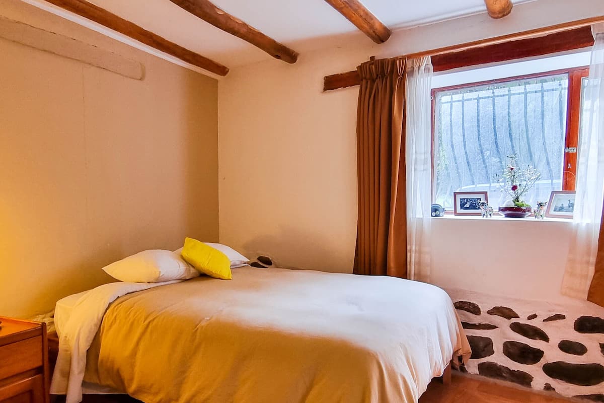 Down duvets, desk, laptop workspace, free WiFi