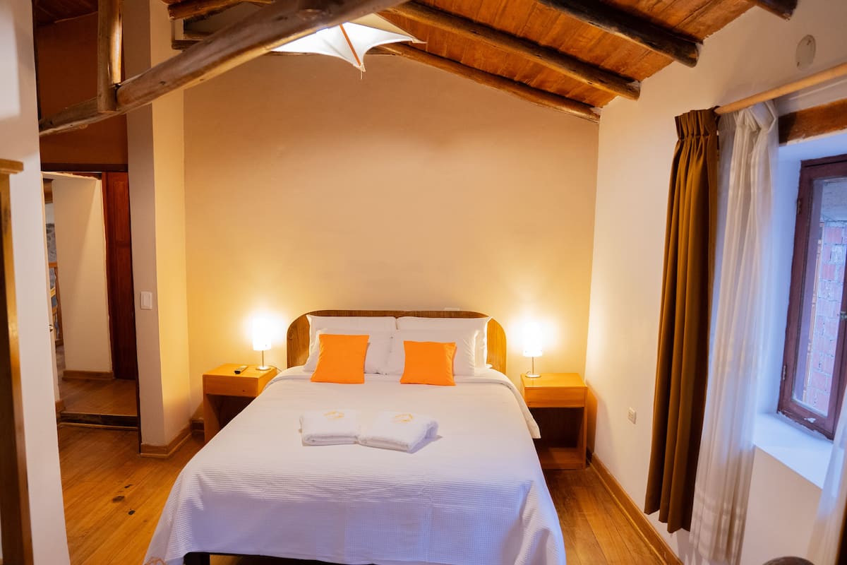 Down duvets, desk, laptop workspace, free WiFi