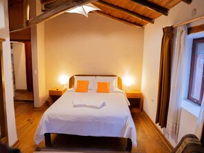 Standard Room, 1 Bedroom, Courtyard View | Down comforters, desk, laptop workspace, free WiFi