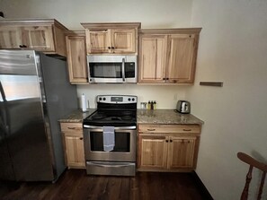 Fridge, microwave, oven, stovetop - Enjoy your stay in Bozeman with this home in easy walking distance to downtown. (Bozeman)