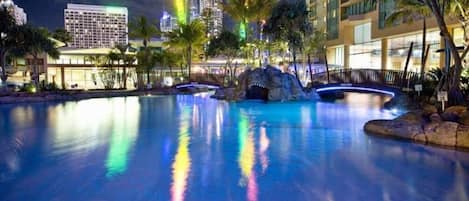 2 binnenzwembaden en een buitenzwembad