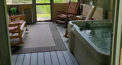 Cozy Pigeon Forge Cabin Near Parkway: Hot Tub, Mountain Views & Pet Friendly!