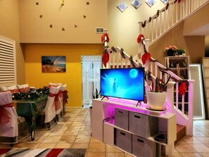 Living area - Balloons and Wine (Murrieta)