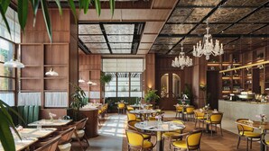 A spacious restaurant with wooden walls, yellow chairs, and chandeliers. - ANANTI AT GANGNAM (Seoul)