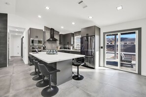 Fridge, microwave, oven, stovetop - infinite stars house-Luxury Retreat- Hillside Pool (Twentynine Palms)