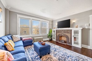 Smart TV - Classy Apt/Comfy Beds/25mins to ORD>MDW>DT>HOSP (Berwyn)