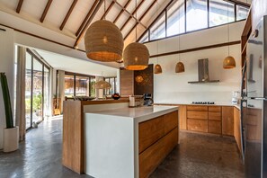 Fridge, microwave, oven, coffee/tea maker