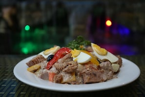 بوفيه فطور مجانًا يوميًا