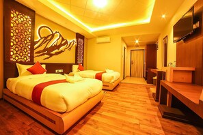 Deluxe Twin Room | Desk, laptop workspace, free WiFi, bed sheets