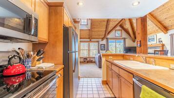 House (4 Bedrooms) | Exterior