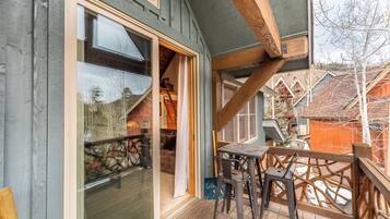 House (4 Bedrooms) | Exterior