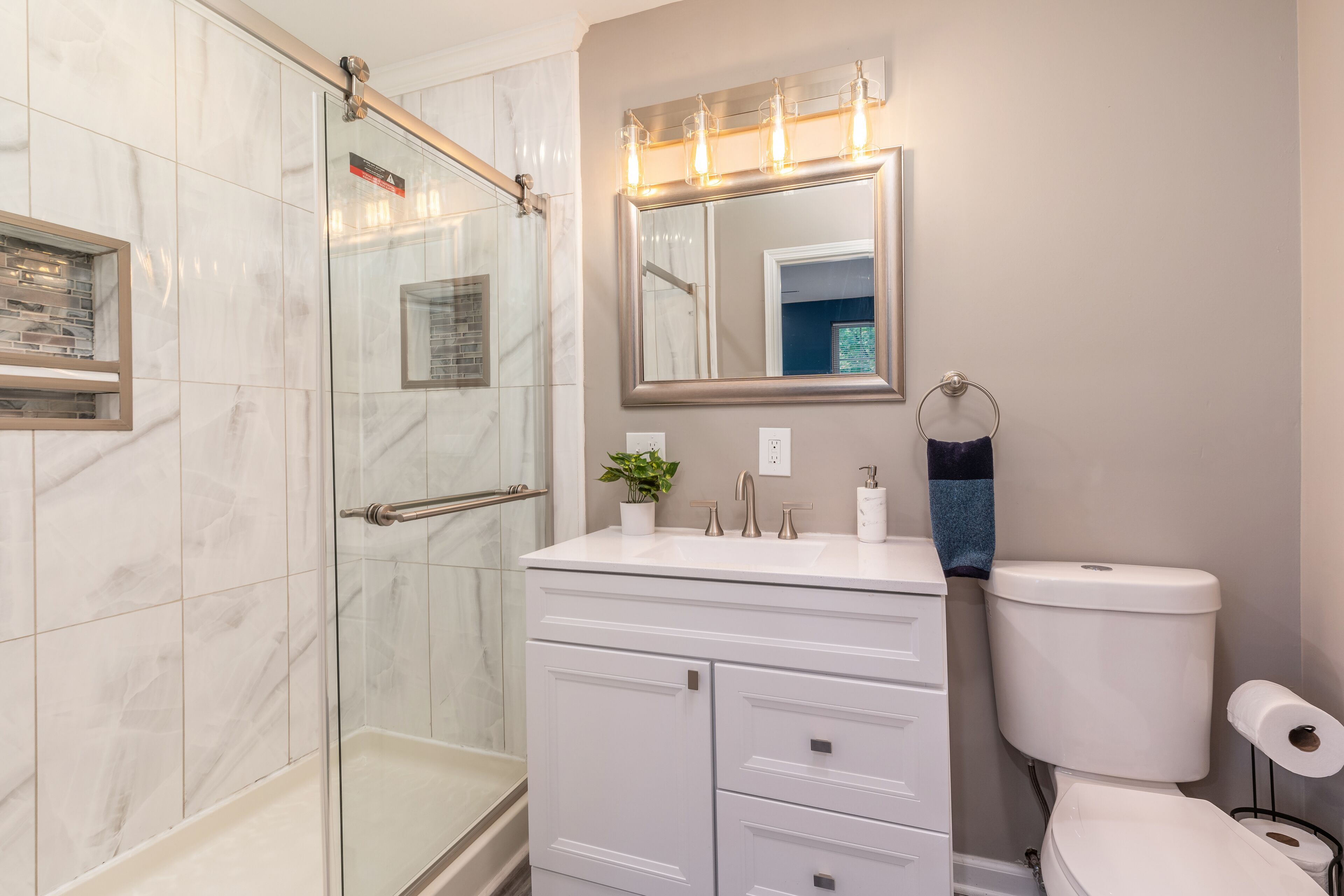 Combined shower/tub, jetted tub