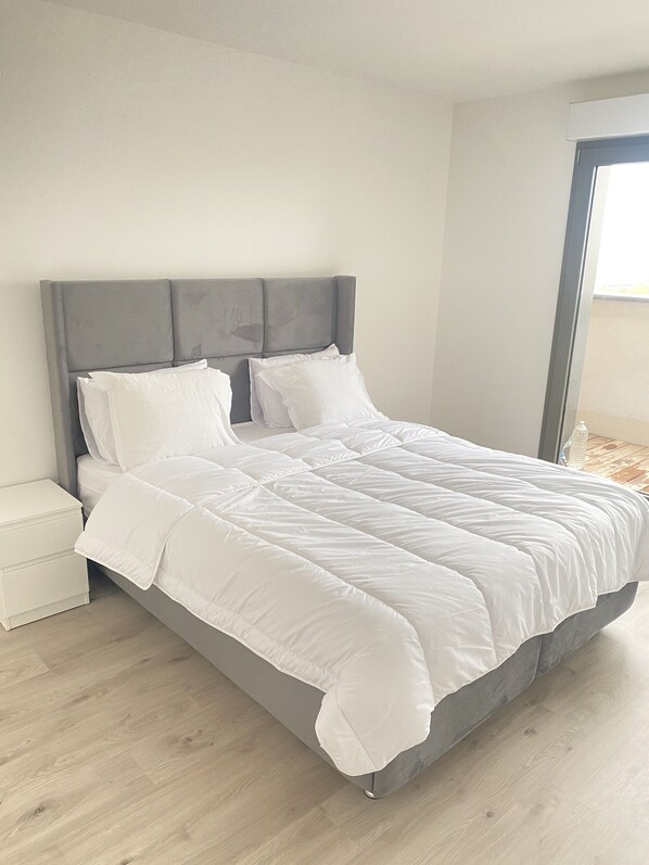 1 habitación, tabla de planchar con plancha, wifi gratis y ropa de cama 