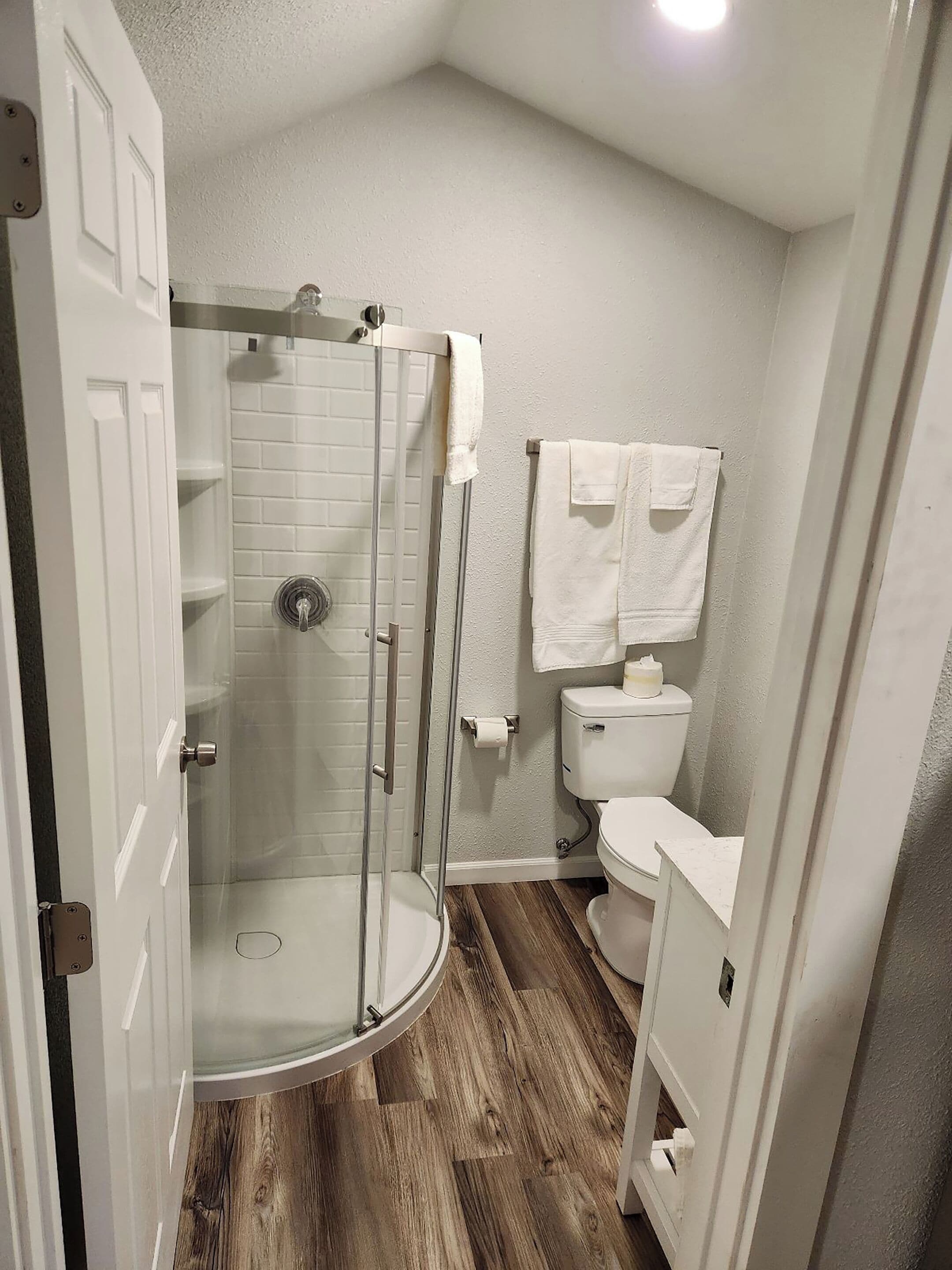 Grand Double Room, Kitchenette (5) | Bathroom | Free toiletries, hair dryer, towels, soap