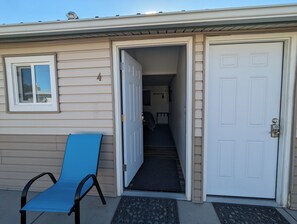 Terrace/patio - Snowy Mountain Inn (Saratoga)