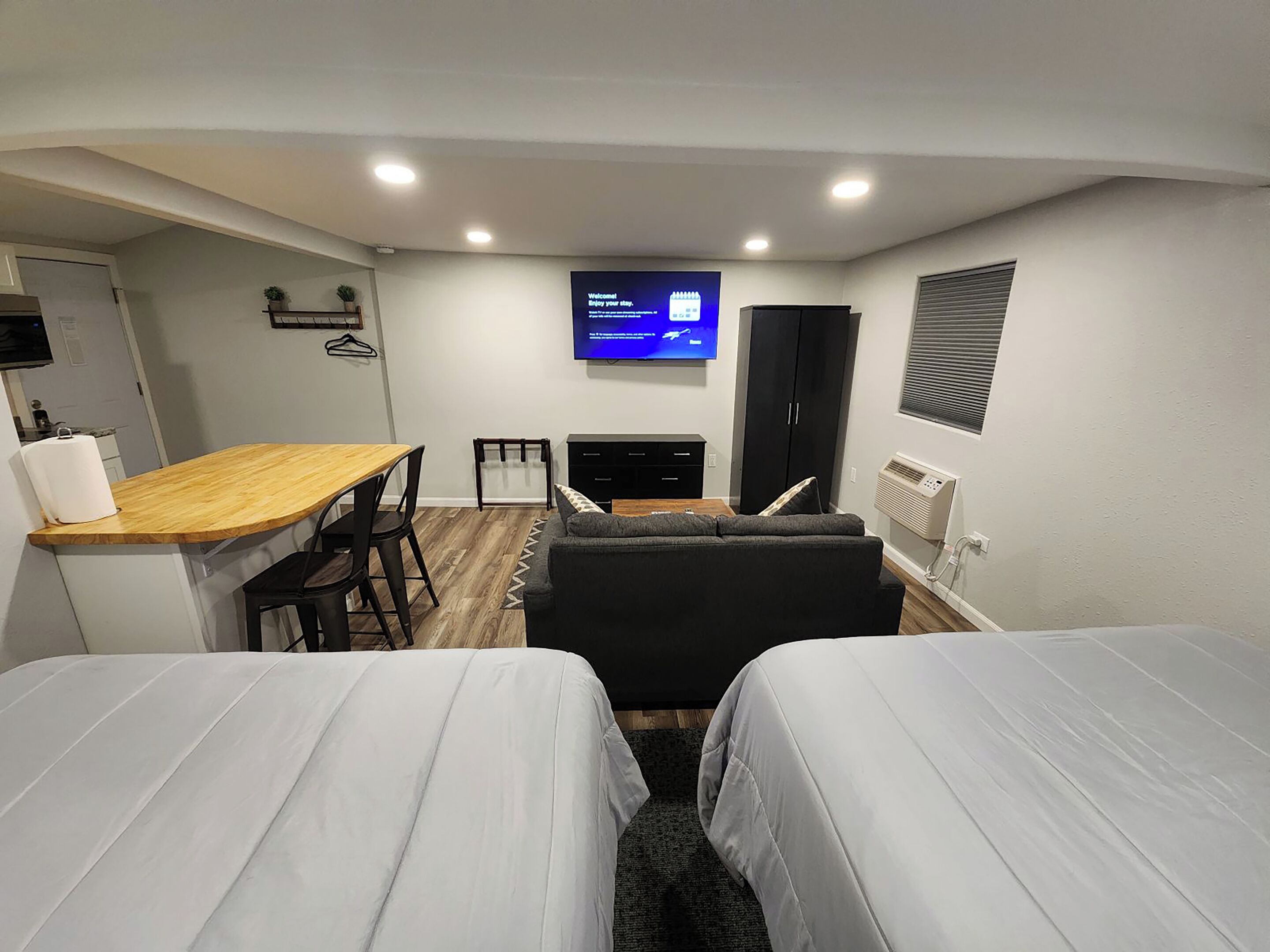 Kamar Double Grand, dapur kecil (5) | Ruang kerja ramah laptop, tirai kedap cahaya, dan Wi-Fi gratis