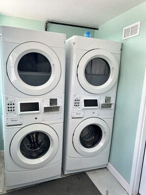 Laundry room - Snowy Mountain Inn (Saratoga)