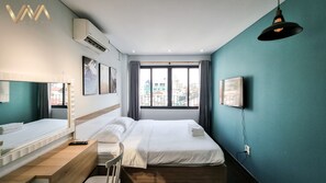 Familie appartement | Luxe beddengoed, bedden met traagschuimmatrassen, een minibar