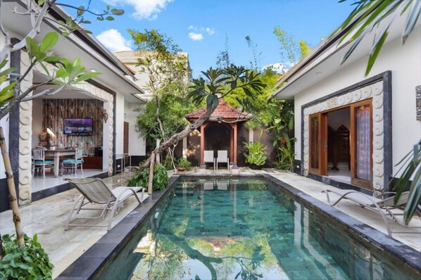 Outdoor pool - Grace villa 5 minutes walk to the beach (Denpasar)