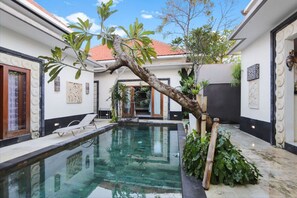 Outdoor pool - Grace villa 5 minutes walk to the beach (Denpasar)
