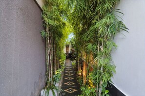 Property grounds - Grace villa 5 minutes walk to the beach (Denpasar)