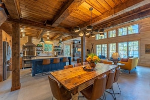 Dining - Northern Exposure Modern Log Cabin (Ely)