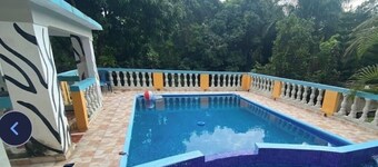 Perfect for family reunion,   3 minutes from restaurant 20 min away/ from lake