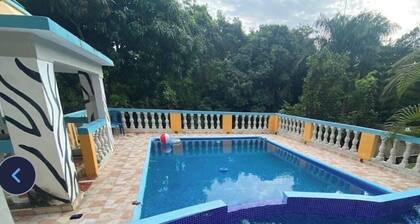 Perfect for family reunion, 3 minutes from restaurant 20 min away/ from lake