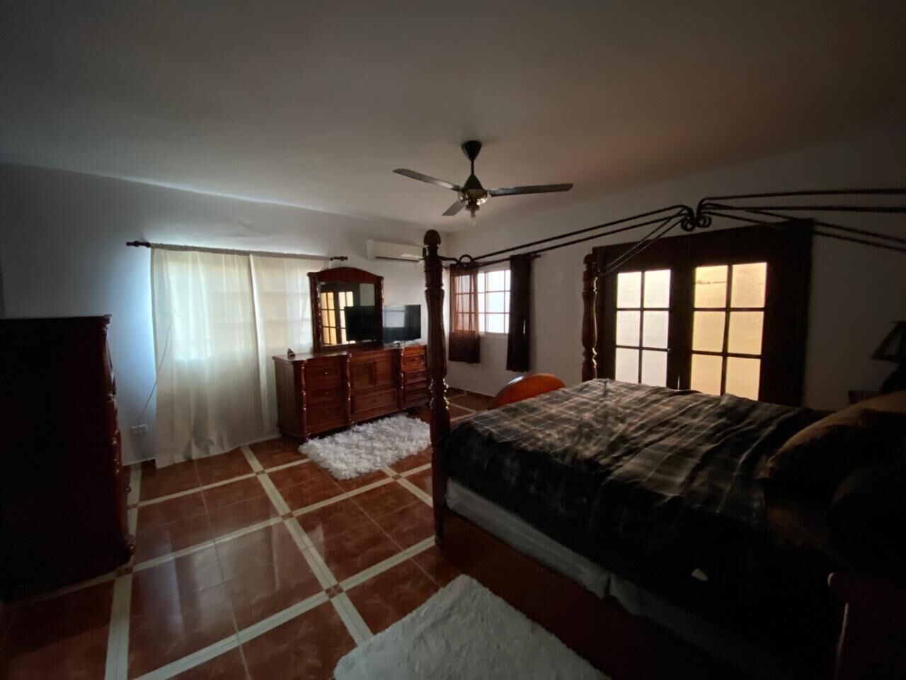 8 makuuhuonetta, työpöytä, silitysrauta/-lauta, ilmainen Wi-Fi