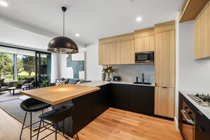 Fridge, microwave, oven, stovetop - Brand new 1 bedroom opposite Long Reef Golf Club (COLLAROY)