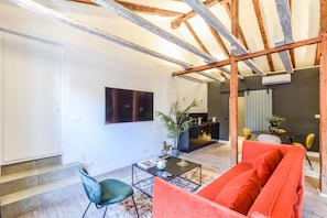 TV - Spectacular renovated studio in the center SB6 (Madrid)