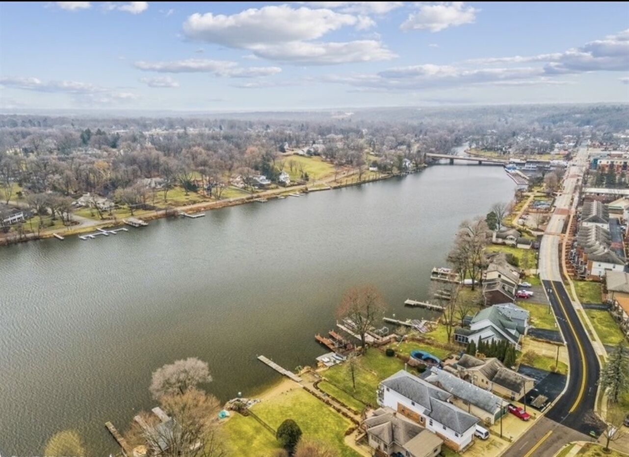 ***Cozy home near downtown and fox river***