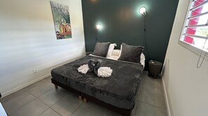 2 bedrooms, in-room safe, desk, iron/ironing board