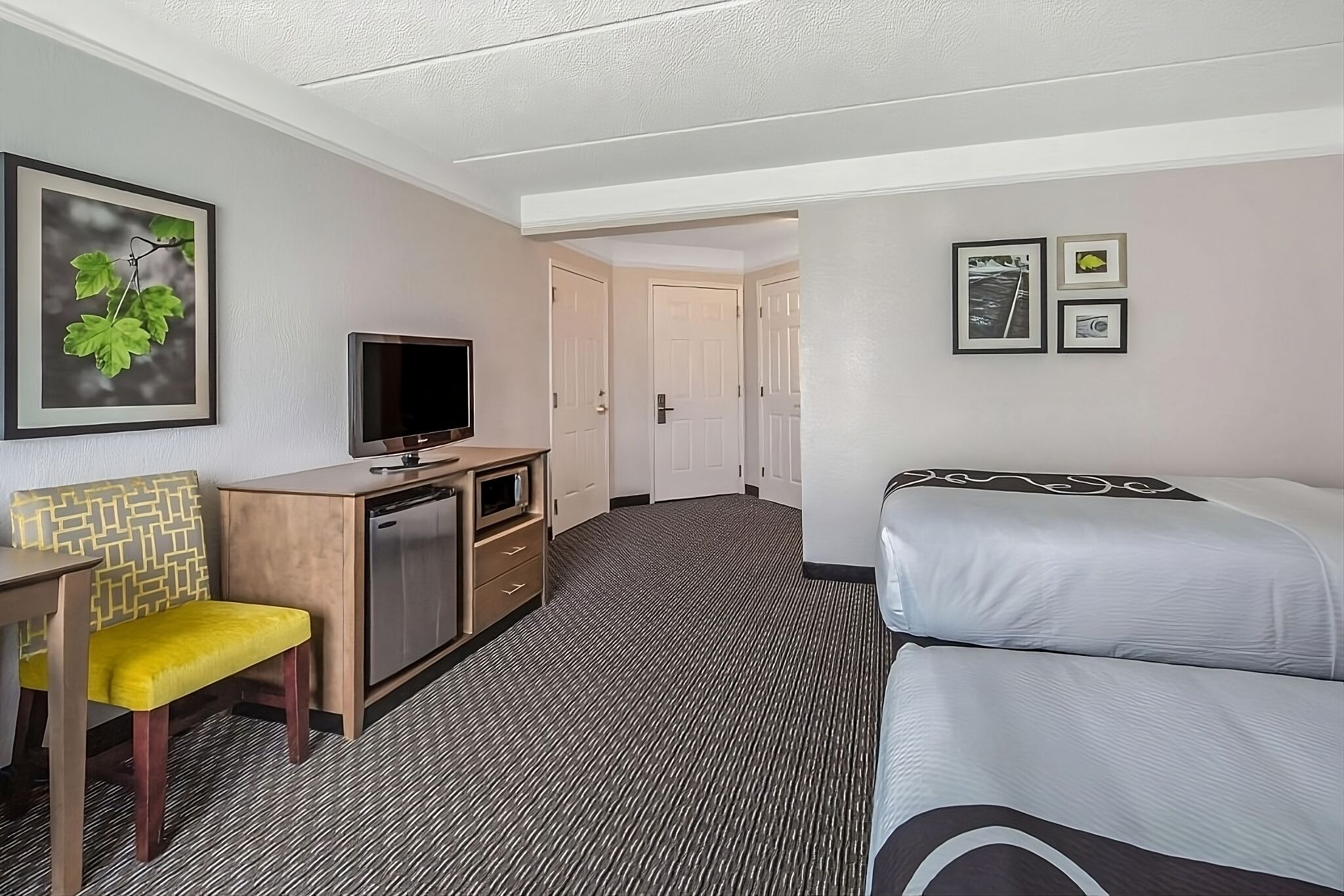 Relax and Recharge! Free Parking, Free Breakfast, Pool, Near Coral Castle