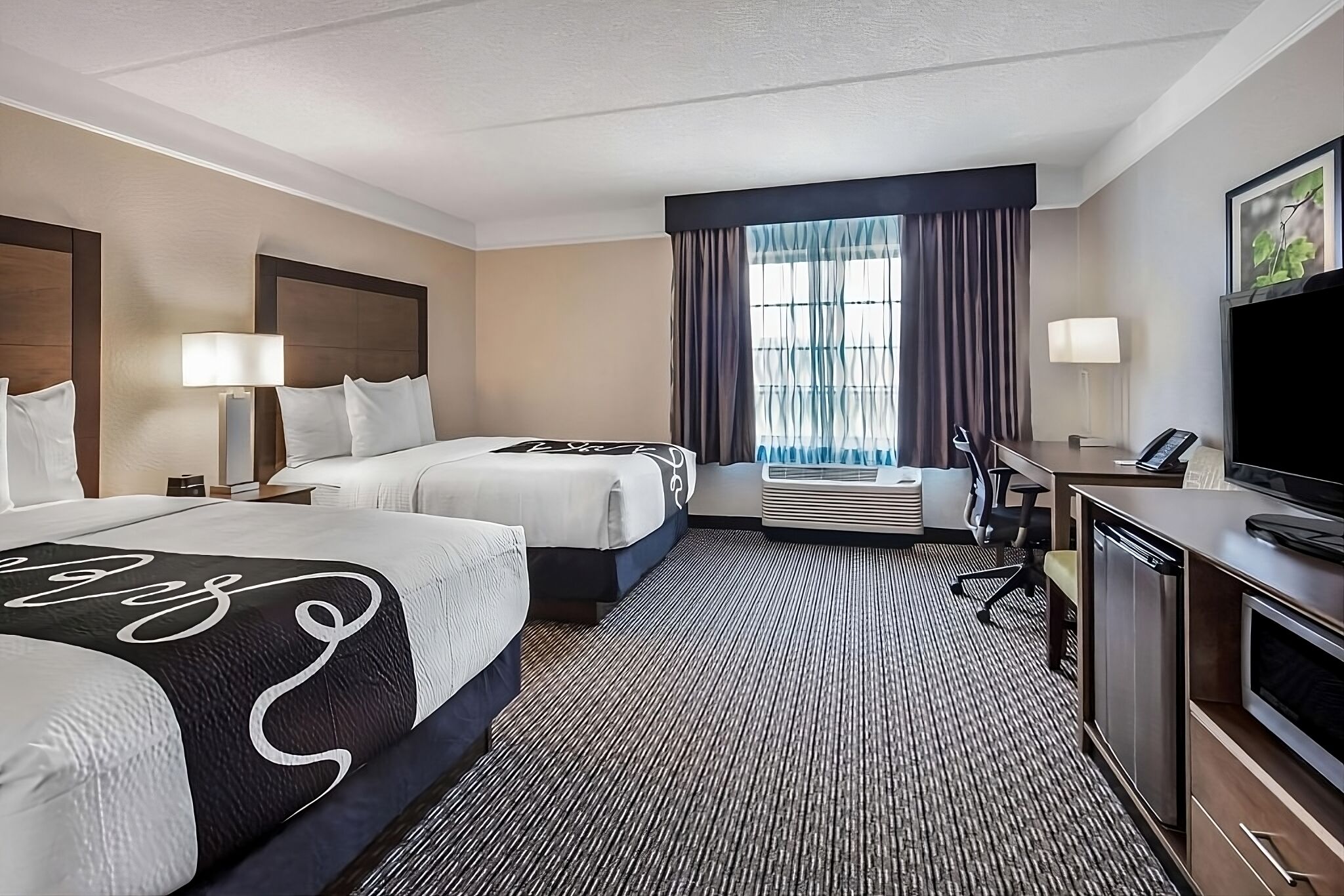 Comfort and Convenience! 4 Comfortable Units, Free Parking, Pets Allowed, Pool