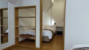 Casa, 3 habitaciones | 3 habitaciones, tabla de planchar con plancha y wifi gratis