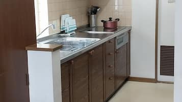 House, 3 Bedrooms | Private kitchen | Full-size fridge, microwave, stovetop, coffee/tea maker