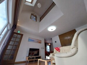 Maison, 3 chambres | Coin séjour | Télévision à écran plat de 50 pouces avec chaînes numériques, télévision