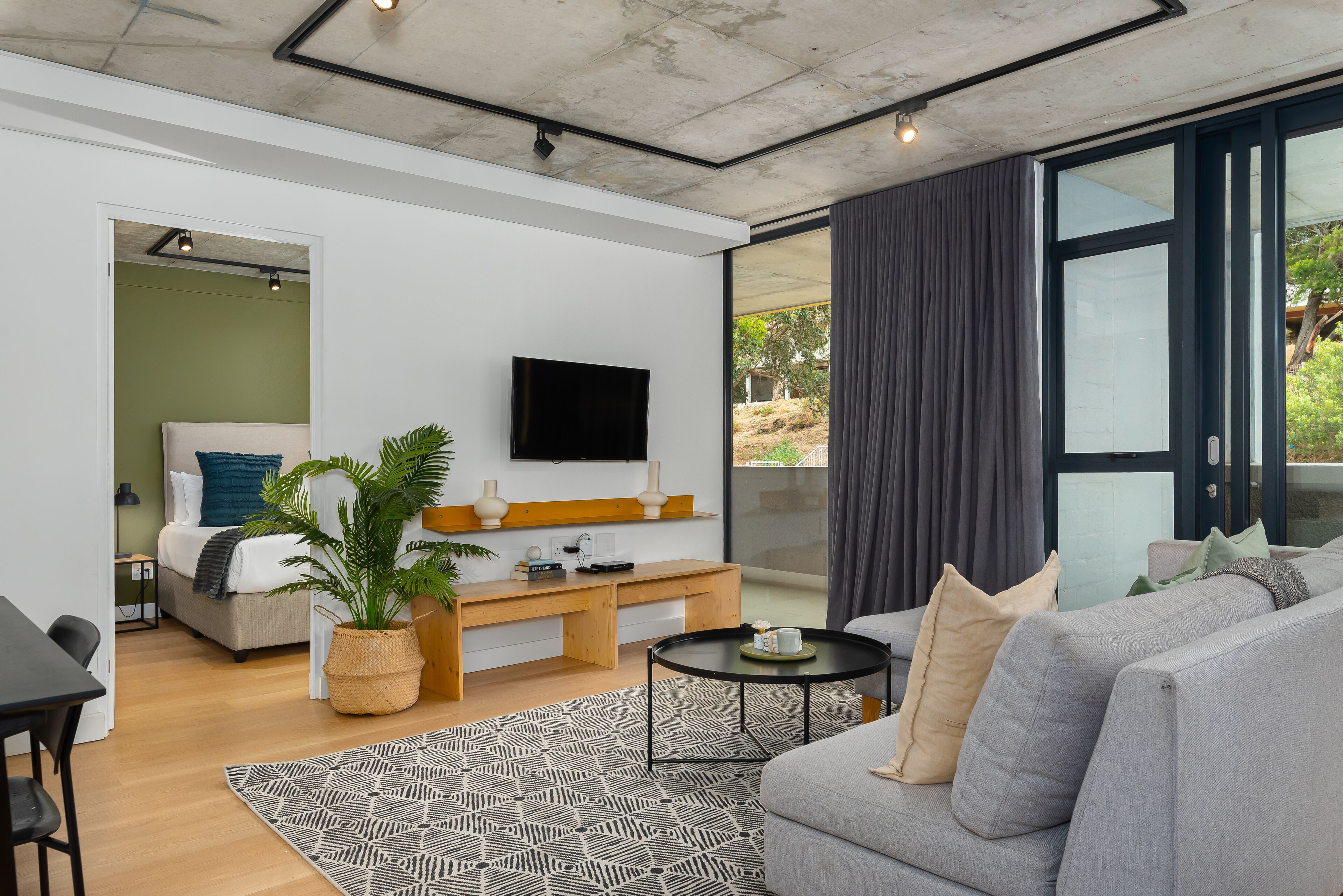 尊爵公寓 | 起居區 | 48-吋平面電視、有線頻道、電視、Netflix