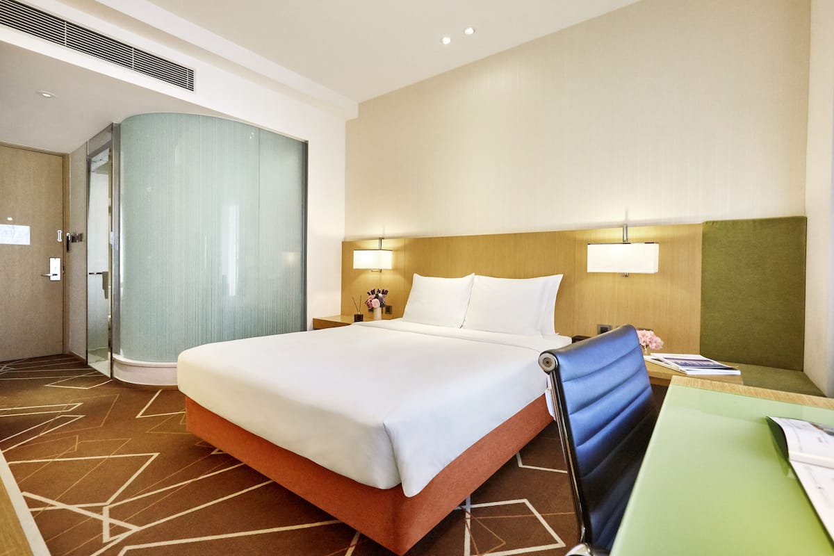 Standard Queen Room with City View | 1 bedroom, in-room safe, laptop workspace, iron/ironing board