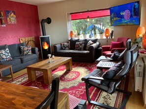 Smart-TV, peis, fotballspill og bordtennis