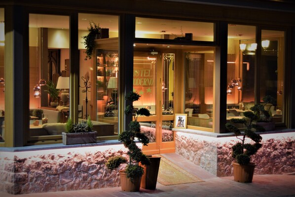 Vista frontal de la propiedad