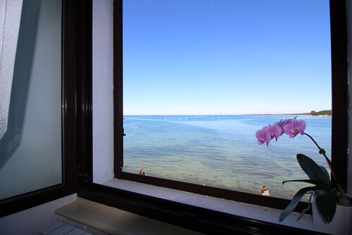 6 persons, sea view, directly by the sea, old town