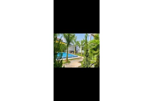 Luxurious and  comfortable 4  bedrooms house with a pool view bedroom